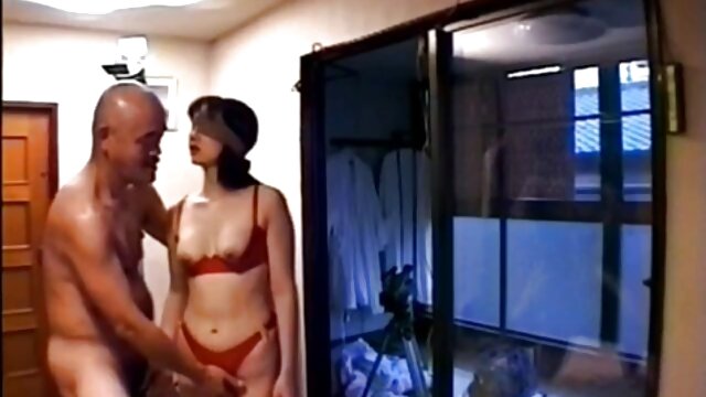 Mujer rubia es genial en los pies complaciendo lesbianas forzadas la polla.mp4
