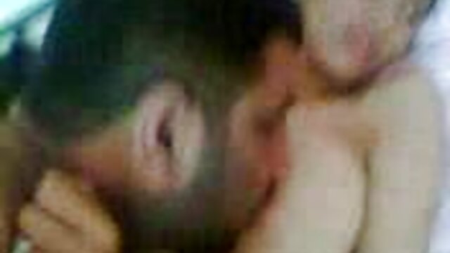Ella esta ansiosa por lesbianas perreando su papi