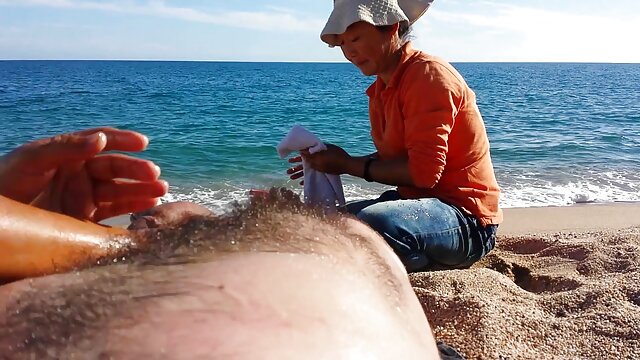 Salvavidas lesbianas chupando pies vigilante de la playa negro